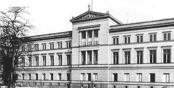 02-neues-museum-alte-fassade